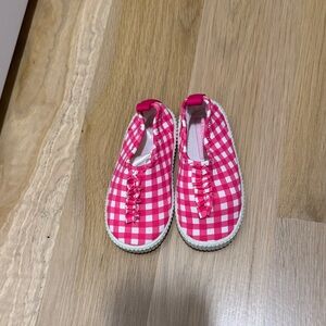 Girls pink and white water shoe
